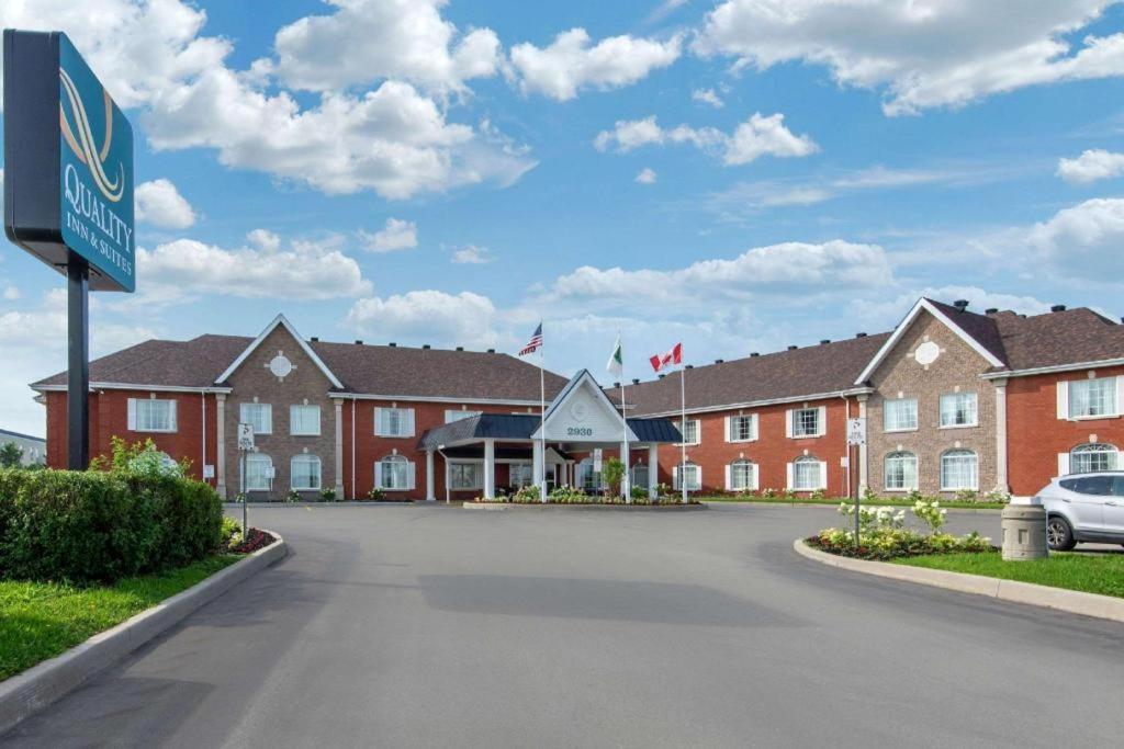 Quality Inn & Suites Oakville Exterior foto
